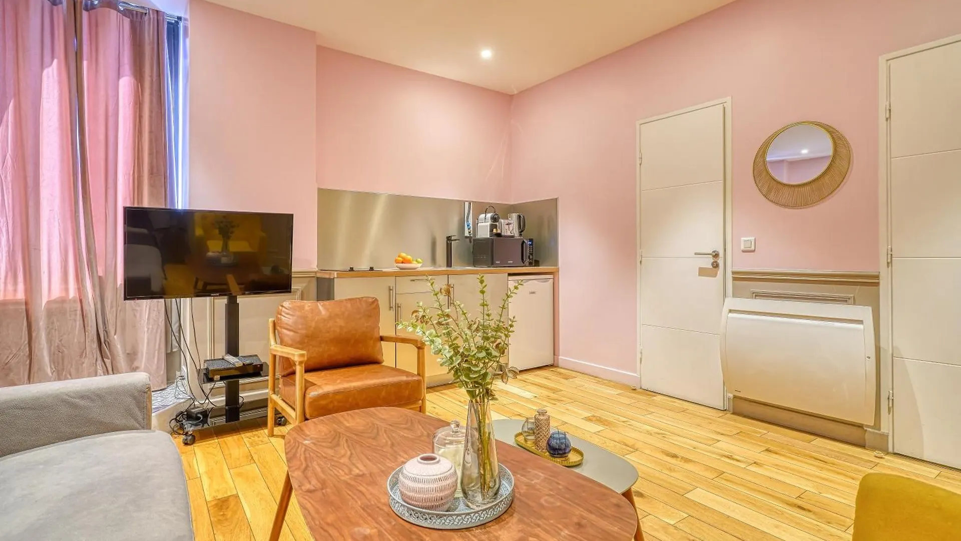 Luxury Republique Apartment