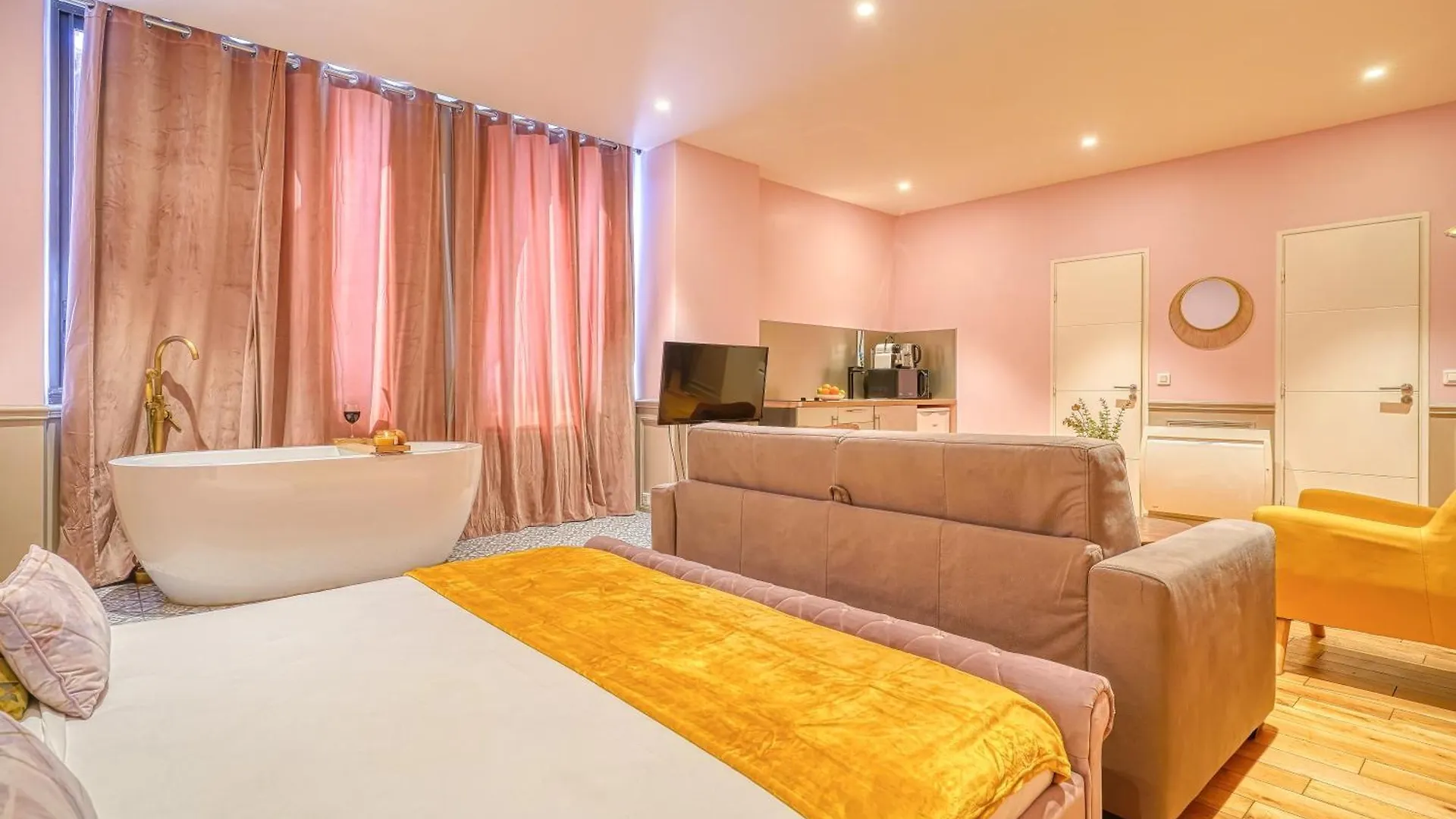 Luxury Republique פריז